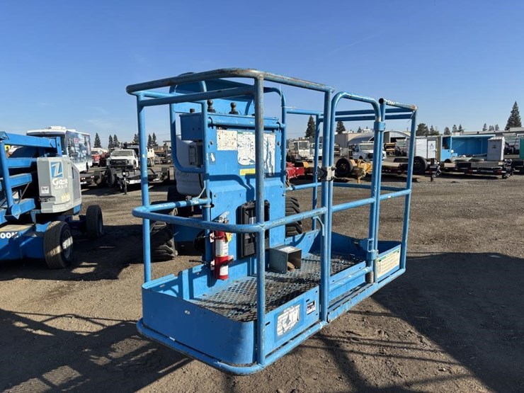2009-genie-z-45/25-telescopic-boom-lift-image-11