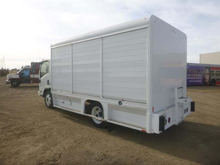 2017-chevrolet-5500-beverage-truck-image-4