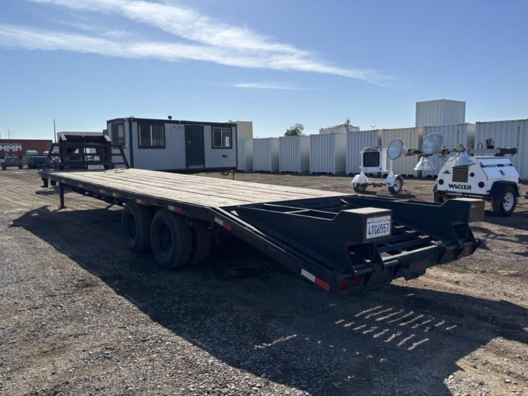 2006-top-hat-t/a-gn-equipment-trailer-image-4