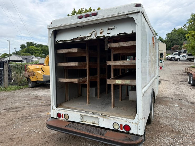 #4048-•-2000-workhorse-ft-1260-van-image-12