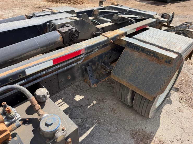 #1617-•-2020-chevrolet-5500xd-roll-off-truck-image-18