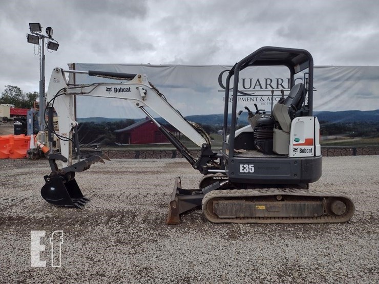 2012-bobcat-e35-image-1