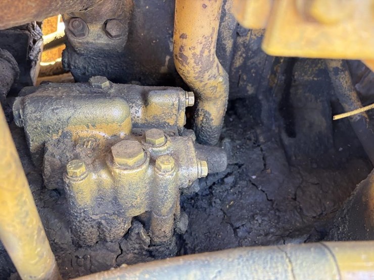 caterpillar-crawler-loader-image-36