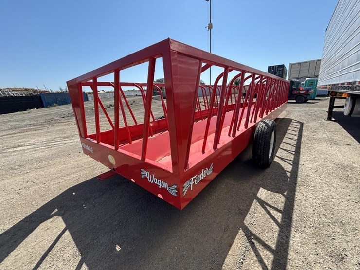 industrias-america-82r-towable-feeder-wagon-image-3