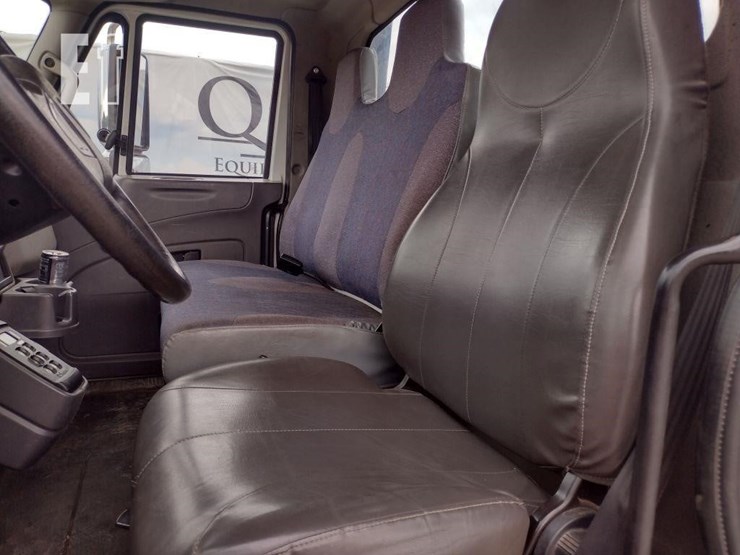 2011-international-durastar-4400-image-13