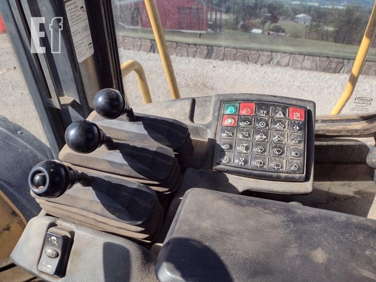2012-deere-744k-image-9