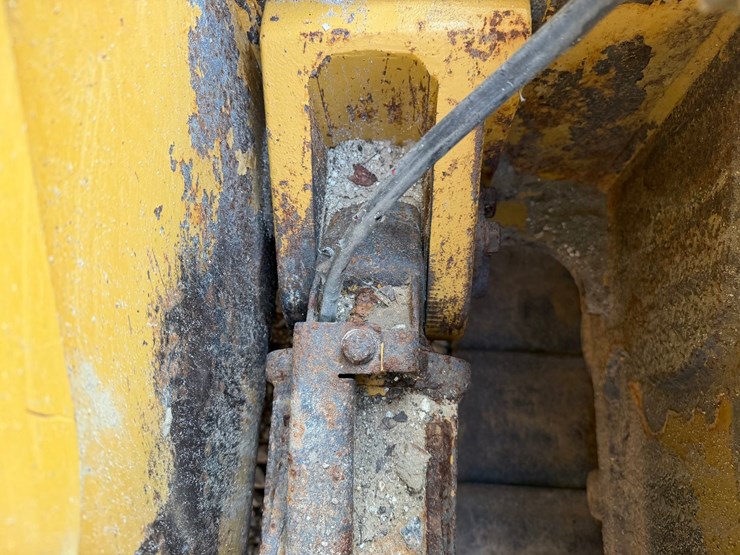 caterpillar-d5k2-lgp-image-24
