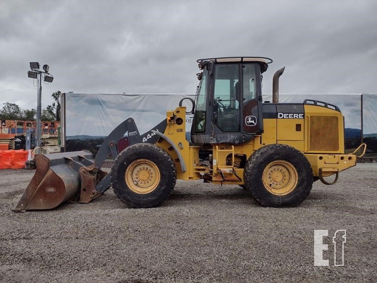2006-deere-444j-image-1