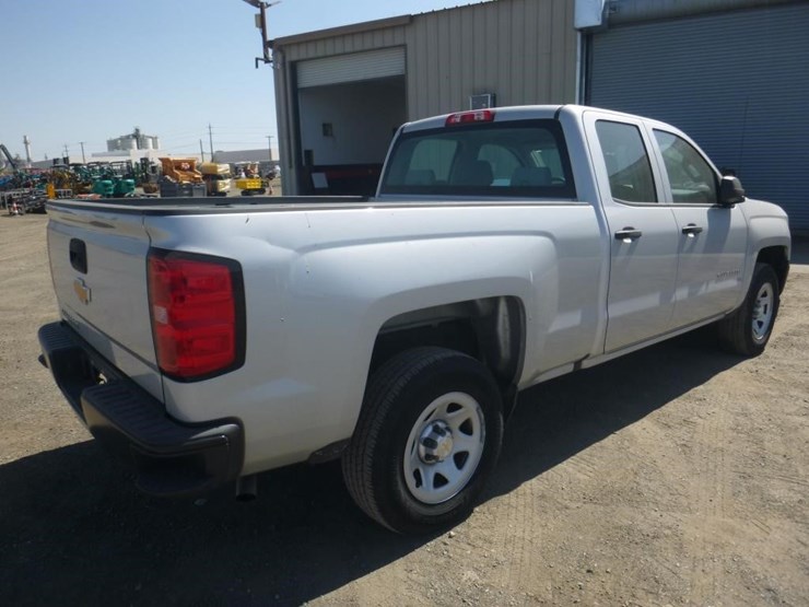 2018-chevrolet-1500-image-3