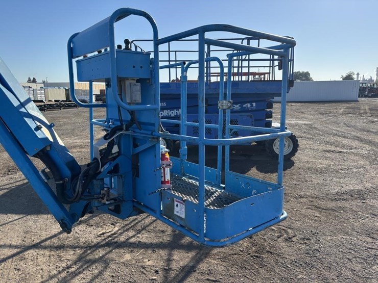 2009-genie-z-45/25-telescopic-boom-lift-image-12