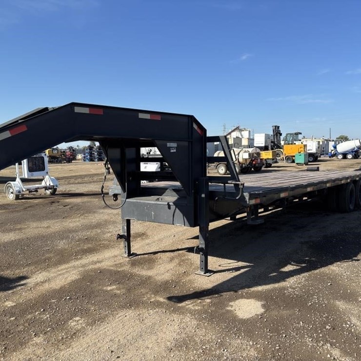 2006 Top Hat T/A GN Equipment Trailer