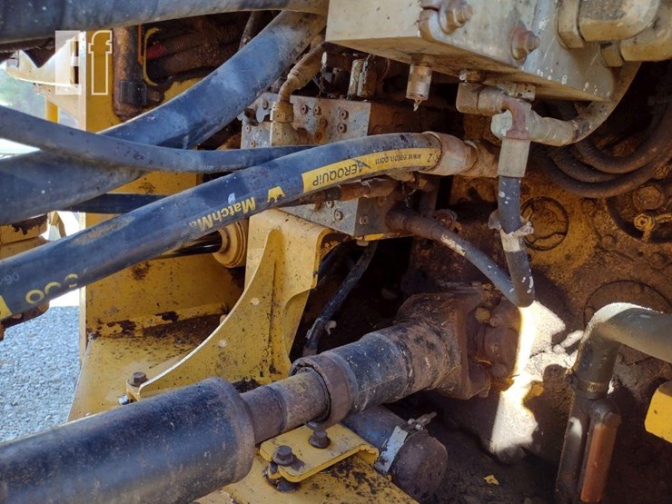 2012-deere-744k-image-25
