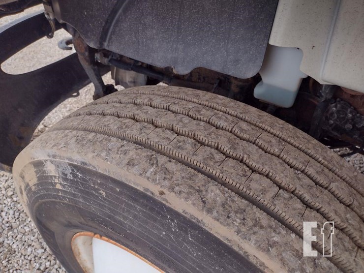 2011-international-durastar-4400-image-23