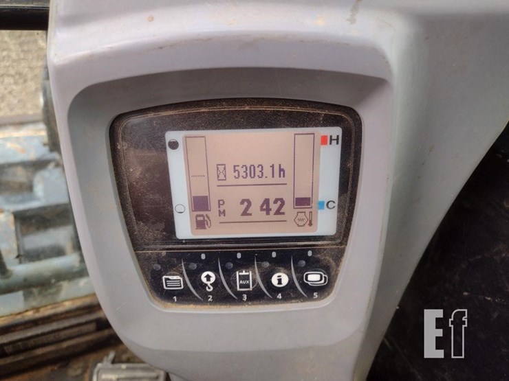 2016-kubota-kx040-4-image-7