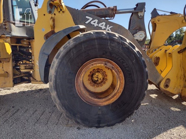 2012-deere-744k-image-40