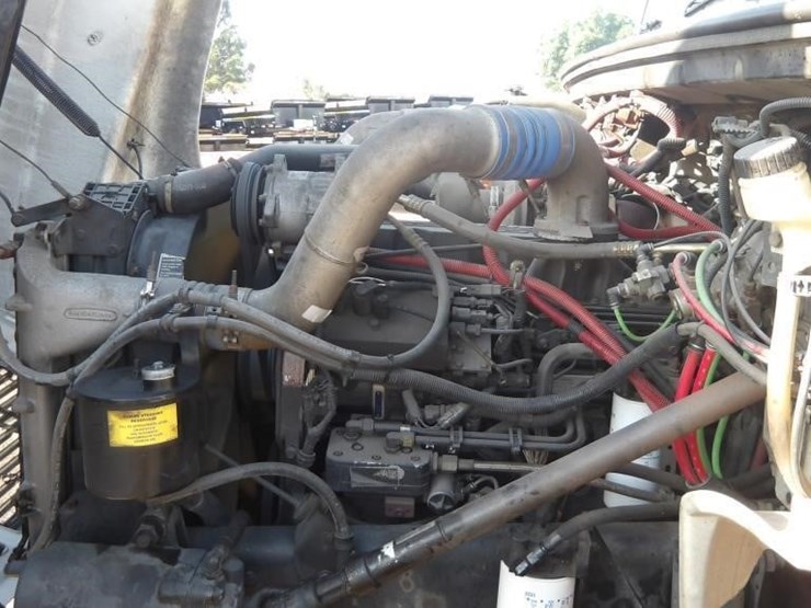 2002-freightliner-fl80-image-9