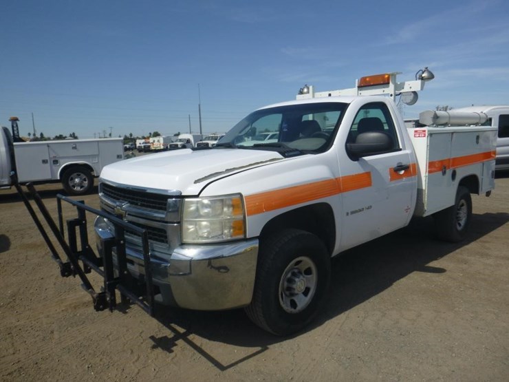 2009-chevrolet-3500hd-image-1