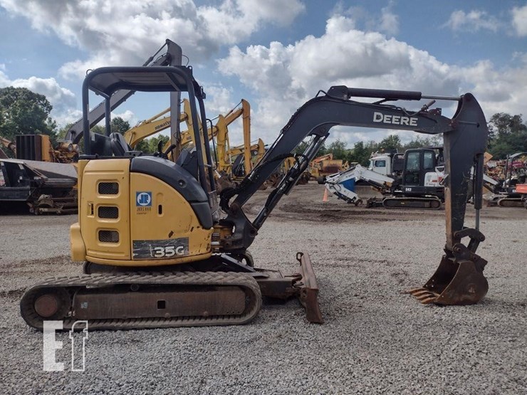 2015-deere-35g-image-3