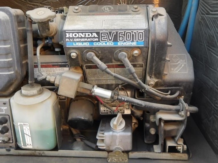 2002-workhorse-p42-image-13