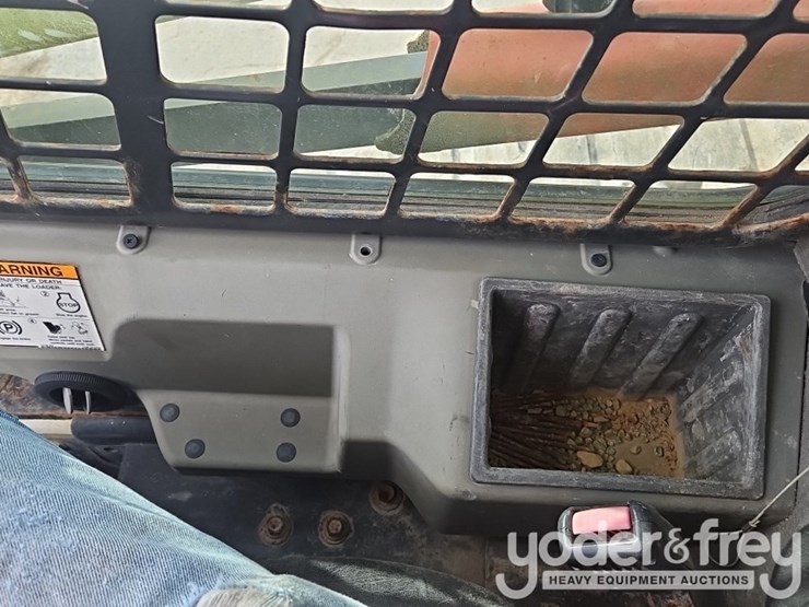 2013-bobcat-t590-image-28