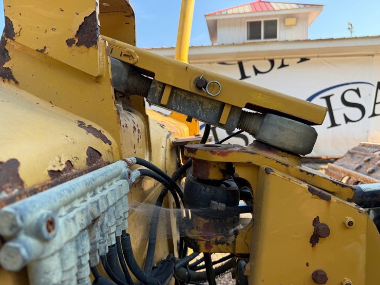 caterpillar-d5k2-lgp-image-22