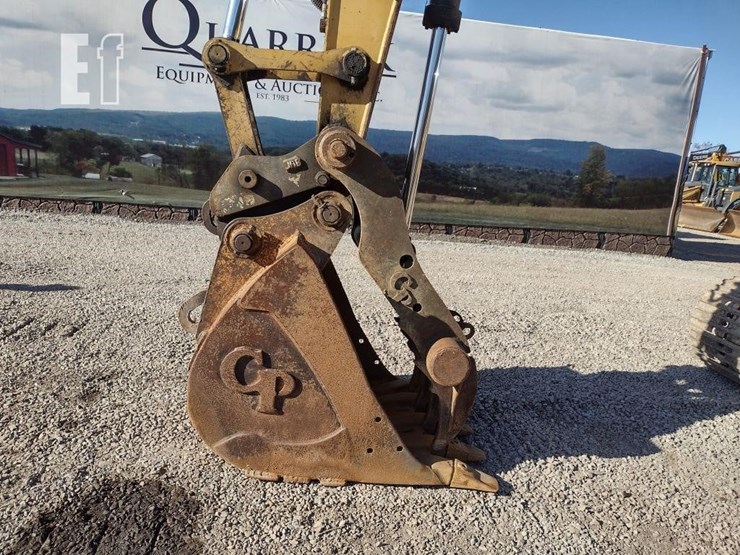 2005-deere-120c-image-41