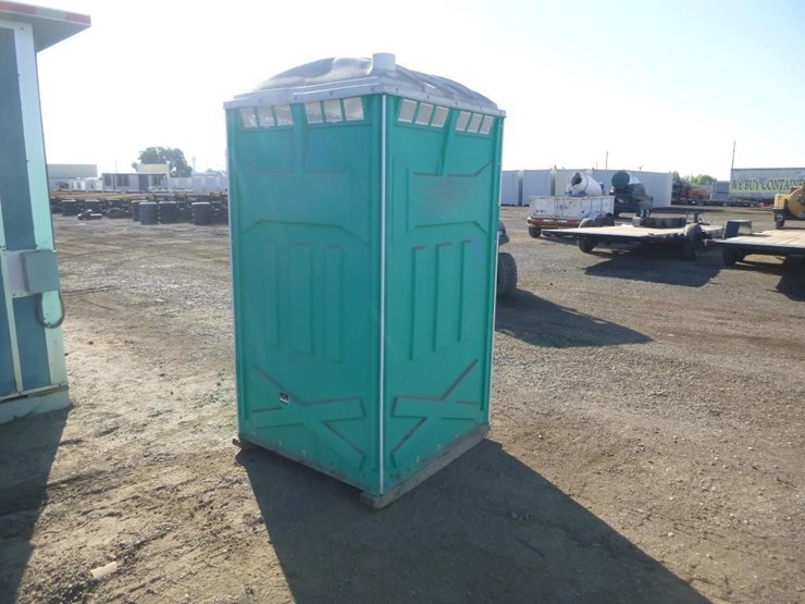 portable-restroom-image-3