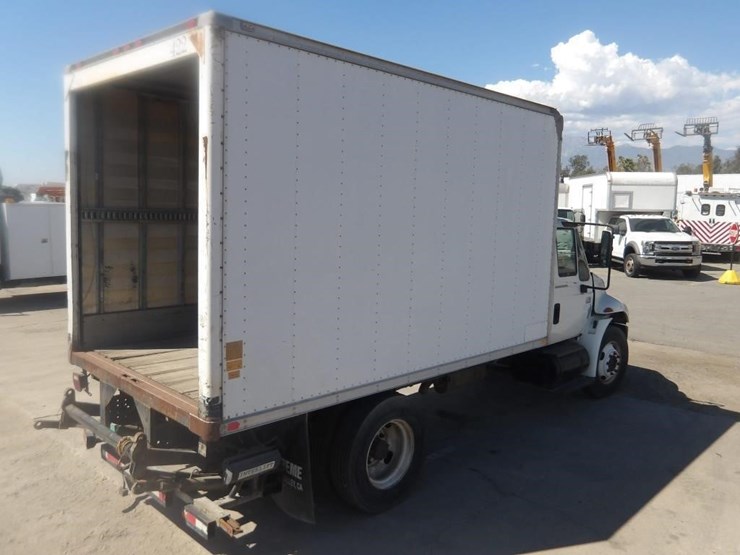 2004-international-durastar-4200-image-3