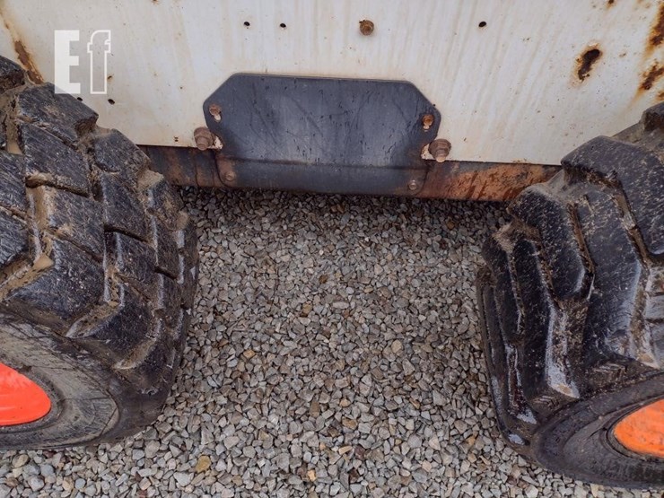 2009-bobcat-s300-image-24