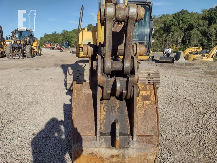 2005-deere-120c-image-40