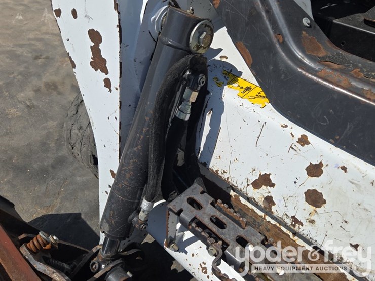 2023-bobcat-t595-image-24