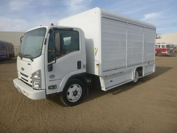 2017-chevrolet-5500-beverage-truck-image-1