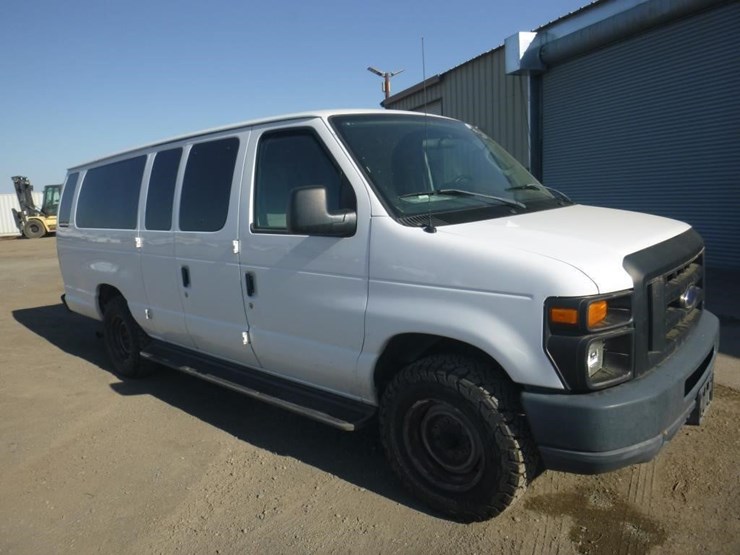 2012-ford-econoline-350-image-2