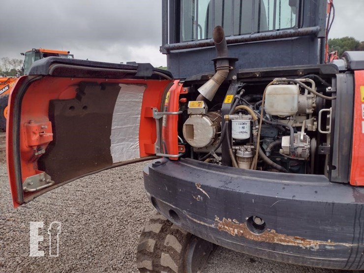 2016-kubota-kx040-4-image-31