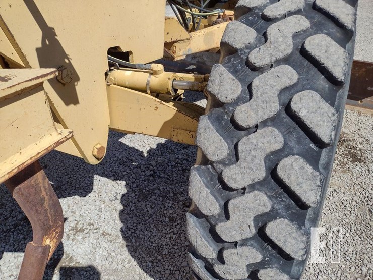 1993-deere-570b-image-30