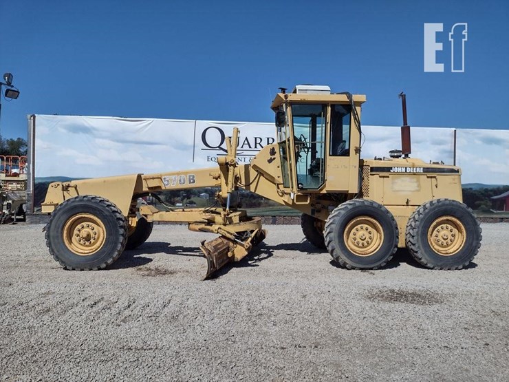 1993-deere-570b-image-1
