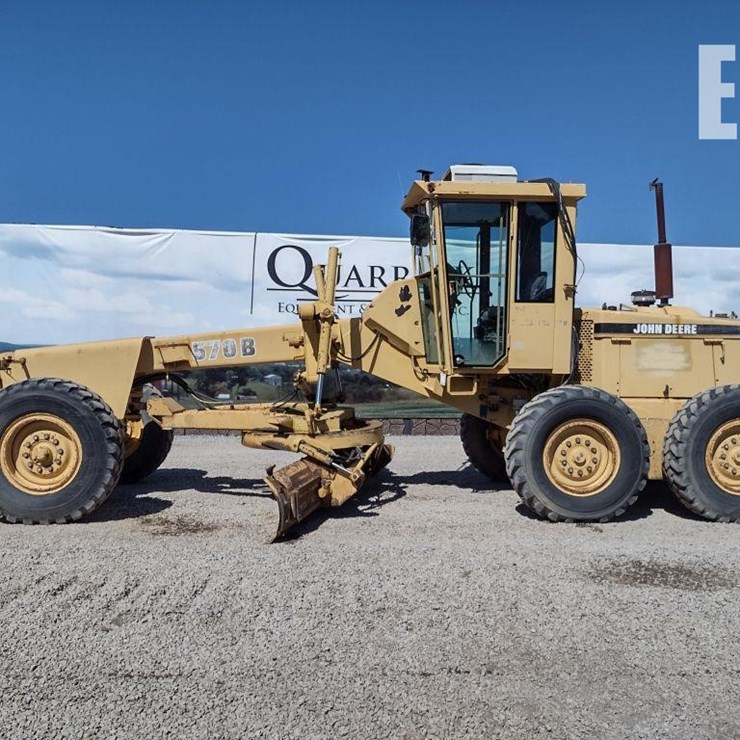 1993 DEERE 570B
