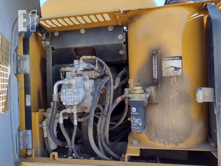 2005-deere-120c-image-23