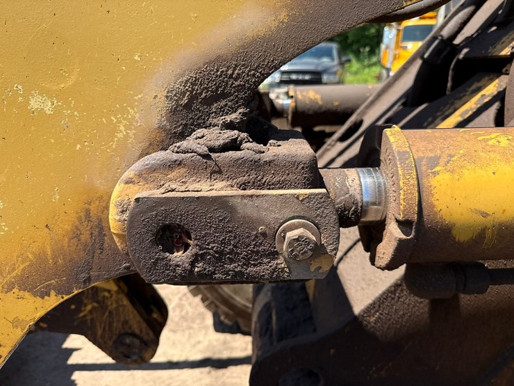 caterpillar-928g-image-85