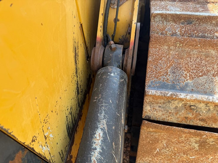 caterpillar-d5k2-lgp-image-21