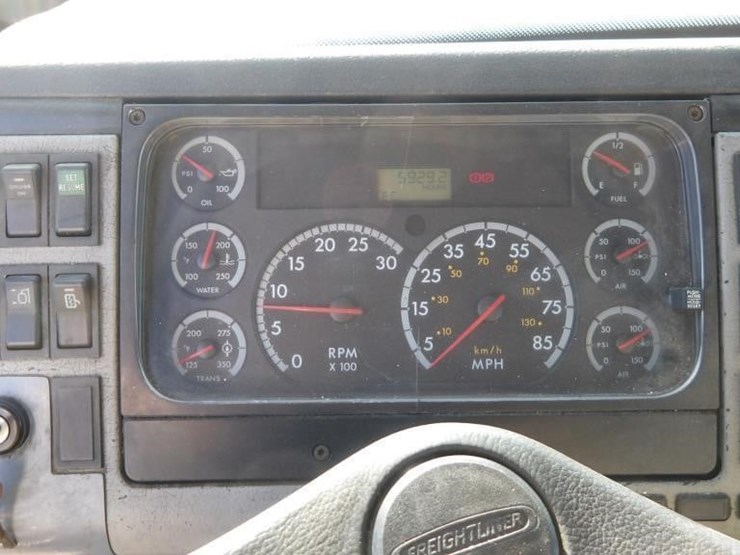 2002-freightliner-fl80-image-21