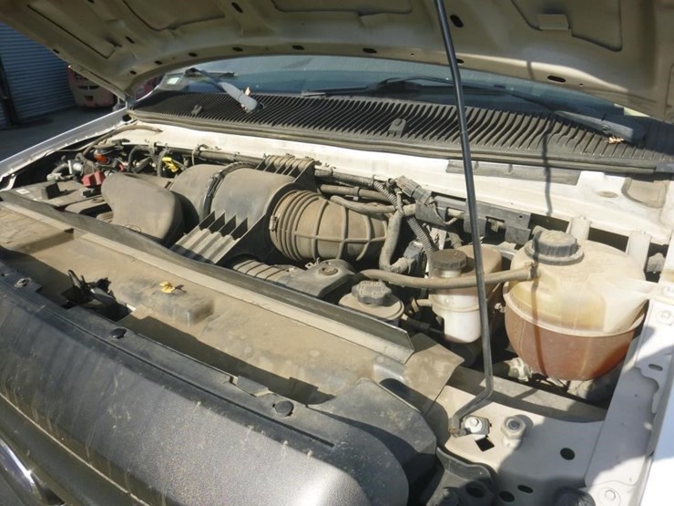 2012-ford-econoline-350-image-10