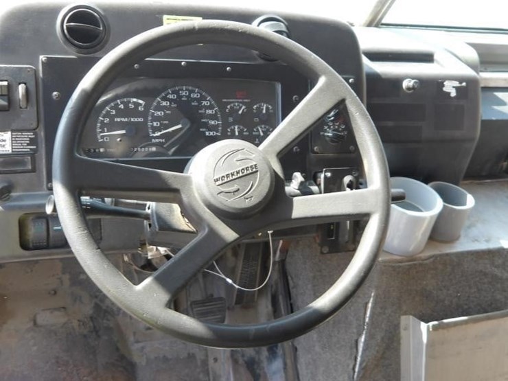 2002-workhorse-p42-image-18