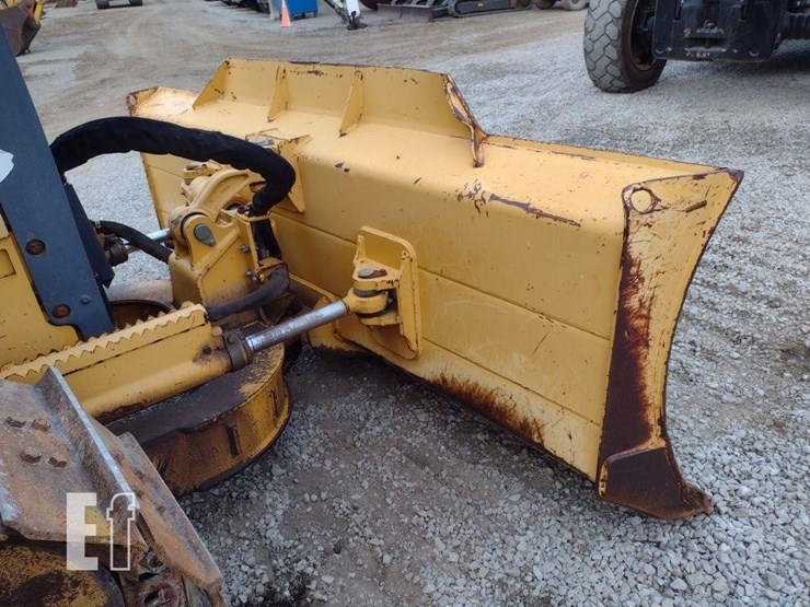 2000-deere-650h-lt-image-29