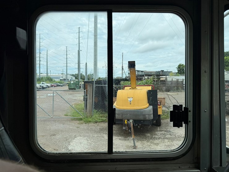 #4048-•-2000-workhorse-ft-1260-van-image-19