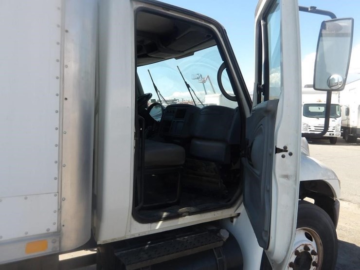 2004-international-durastar-4200-image-13