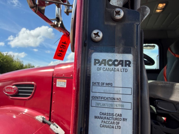 2008-peterbilt-335-image-73