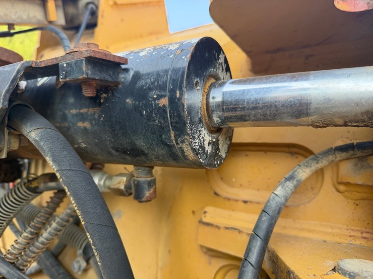 caterpillar-d5k2-lgp-image-72