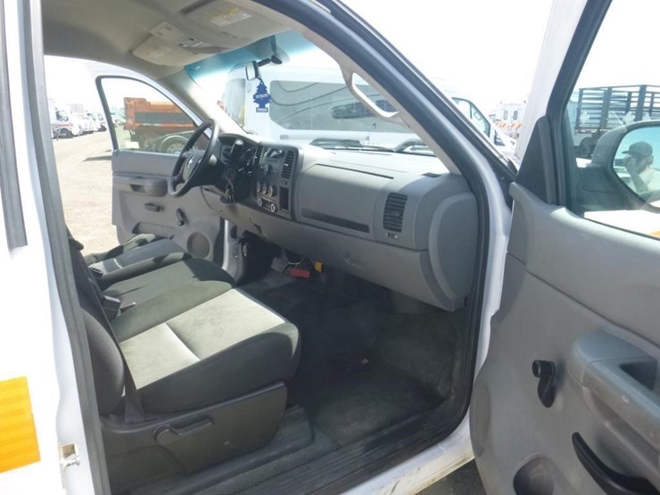 2009-chevrolet-3500hd-image-6