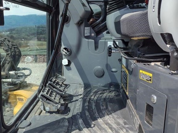 2022-deere-50g-image-13
